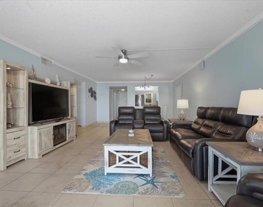 7540 Bay Island Drive S - Photo Thumbnail 9