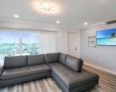 633 Alhambra Road - Photo Thumbnail 10