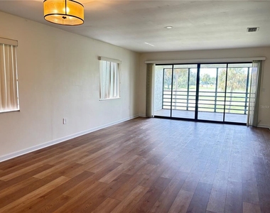 350 Barcelona Drive - Photo Thumbnail 4