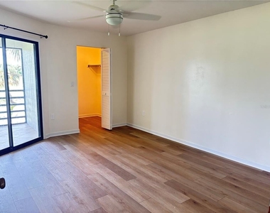 350 Barcelona Drive - Photo Thumbnail 5