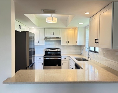 350 Barcelona Drive - Photo Thumbnail 2