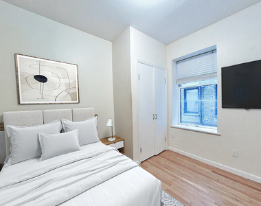 207 West 11th Street - Photo Thumbnail 3