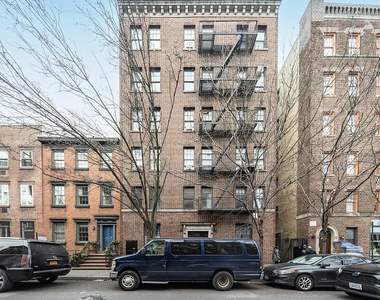 207 West 11th Street - Photo Thumbnail 9