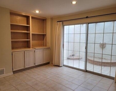 1027 Los Jardines Circle - Photo Thumbnail 3