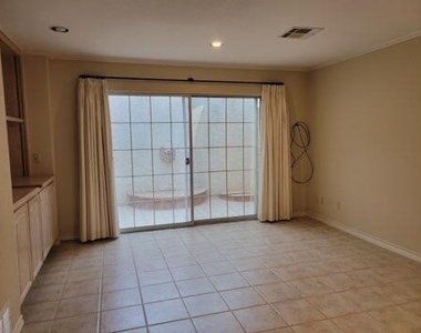 1027 Los Jardines Circle - Photo Thumbnail 4