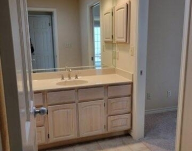 1027 Los Jardines Circle - Photo Thumbnail 16