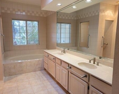 1027 Los Jardines Circle - Photo Thumbnail 13