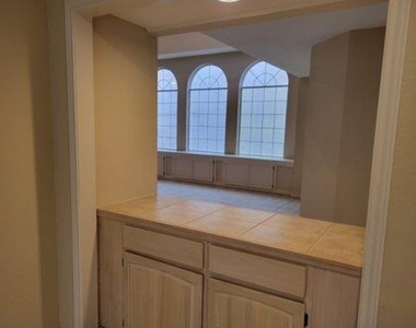 1027 Los Jardines Circle - Photo Thumbnail 5