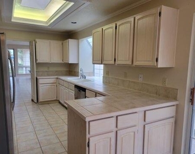 1027 Los Jardines Circle - Photo Thumbnail 7