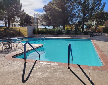 1027 Los Jardines Circle - Photo Thumbnail 21