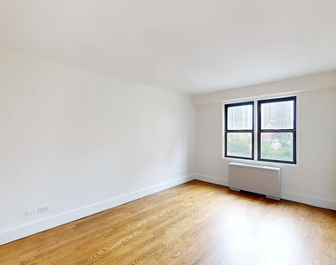 East 63rd Street - Photo Thumbnail 5