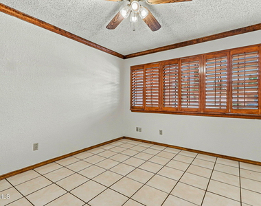 1377 Vista Granada Drive - Photo Thumbnail 3