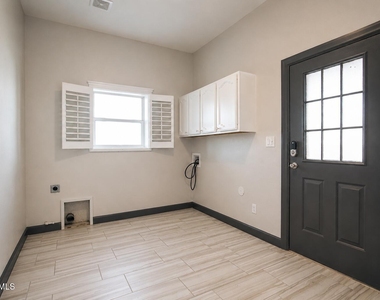 6036 Oleaster Drive - Photo Thumbnail 12