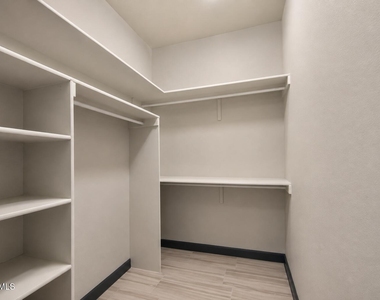 6036 Oleaster Drive - Photo Thumbnail 14