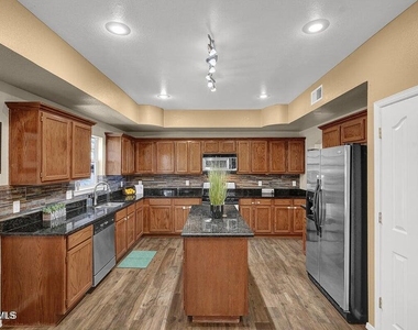7311 Corona Del Sol Drive - Photo Thumbnail 15