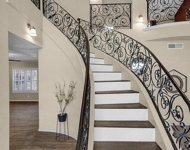 7311 Corona Del Sol Drive - Photo Thumbnail 10
