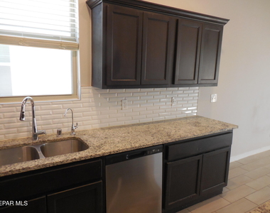 12656 Fair Oaks Court - Photo Thumbnail 6