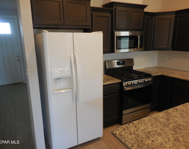 12656 Fair Oaks Court - Photo Thumbnail 3