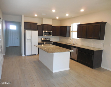 12656 Fair Oaks Court - Photo Thumbnail 8