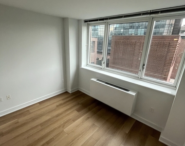 43-10 Crescent Street - LIC - Photo Thumbnail 5