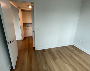 43-10 Crescent Street - LIC - Photo Thumbnail 6