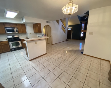 12076 Meadow Gate Drive - Photo Thumbnail 6