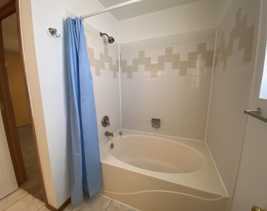12076 Meadow Gate Drive - Photo Thumbnail 14