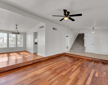 6637 Mariposa Drive - Photo Thumbnail 9