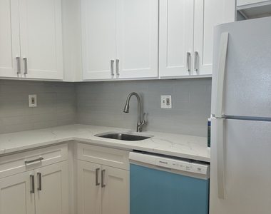 47 Sumner Street - Photo Thumbnail 2