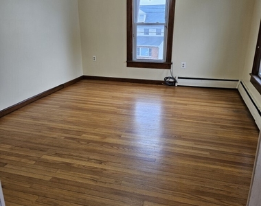 44-46 Hoyt Street - Photo Thumbnail 3