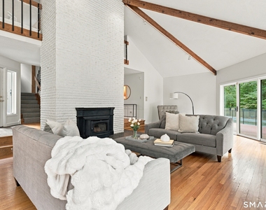 200 Deer Lane - Photo Thumbnail 4