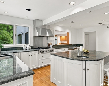 200 Deer Lane - Photo Thumbnail 8