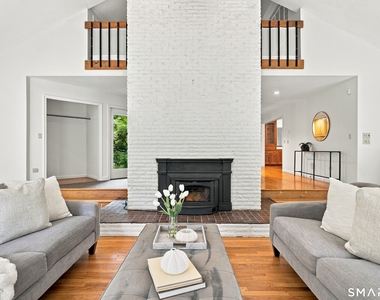 200 Deer Lane - Photo Thumbnail 5