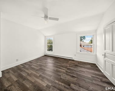 42-46 Hanford Avenue - Photo Thumbnail 8