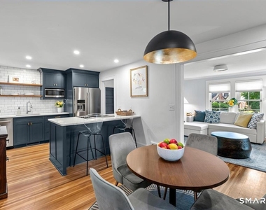 136 Whitman Avenue - Photo Thumbnail 5