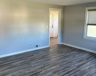 114 White Oak Avenue - Photo Thumbnail 2