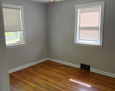 114 White Oak Avenue - Photo Thumbnail 8