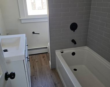 82 Windsor Street - Photo Thumbnail 8