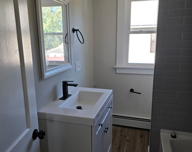 82 Windsor Street - Photo Thumbnail 9