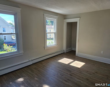 82 Windsor Street - Photo Thumbnail 11