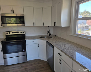 82 Windsor Street - Photo Thumbnail 4