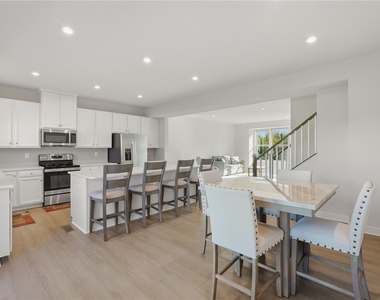 6003 Lampl Ln - Photo Thumbnail 14