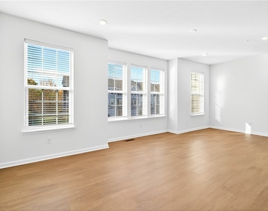 600 Dana Dr - Photo Thumbnail 3