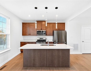 600 Dana Dr - Photo Thumbnail 9