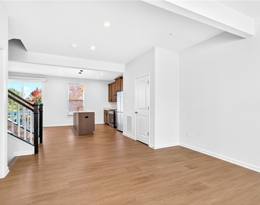 600 Dana Dr - Photo Thumbnail 1