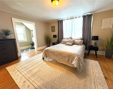 124 Curtis Place - Photo Thumbnail 17