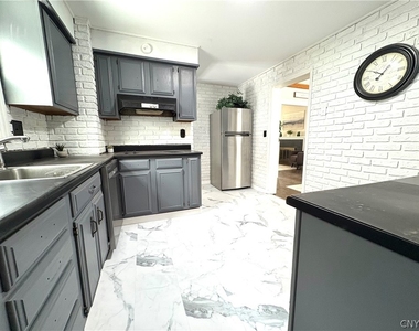 124 Curtis Place - Photo Thumbnail 11