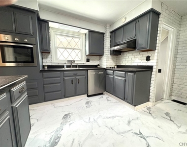 124 Curtis Place - Photo Thumbnail 12