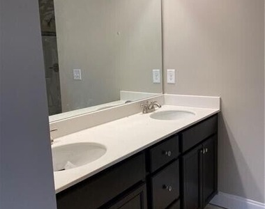 9 Richardson Street - Photo Thumbnail 11
