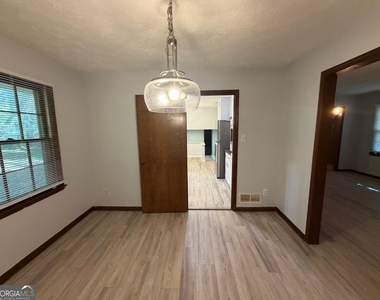 380 Shelton Woods Court - Photo Thumbnail 8